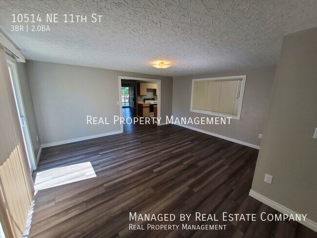 Building Photo - Ranch Style Home with Fenced Yard, Close t...