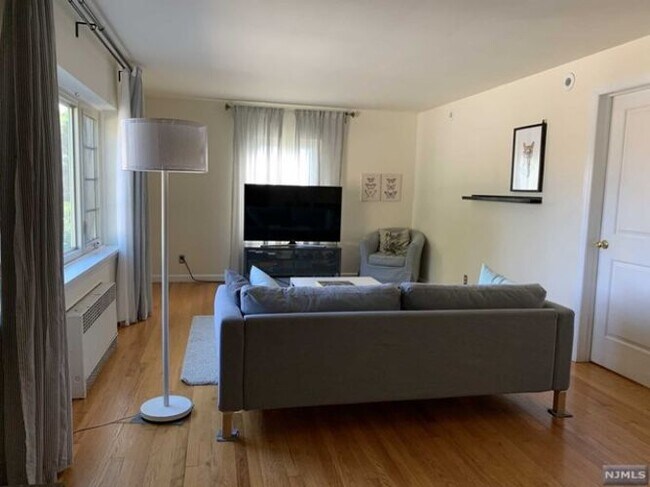 Foto del edificio - 216 Brookside Ave