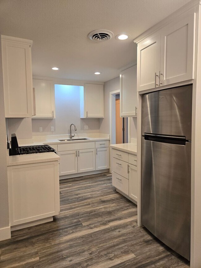 Foto del edificio - 517-519 N Riverside Dr