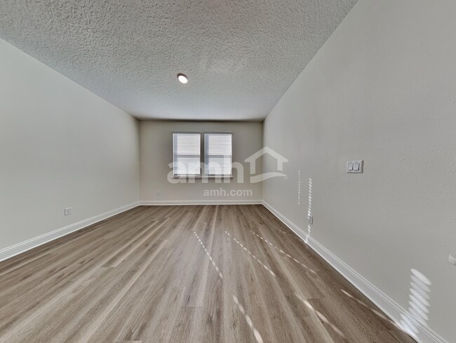 Foto del edificio - 11667 Hillside Dr