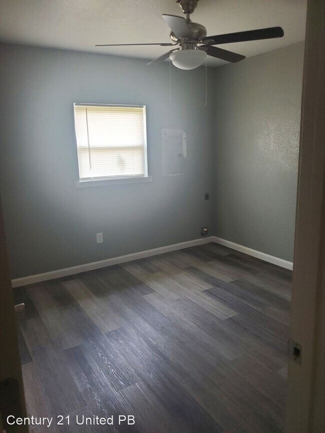 Building Photo - 2 br, 1 bath House - 2403 S Laurel
