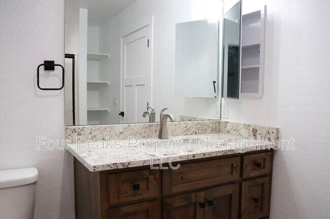 Foto del edificio - 1851 W 8th S St