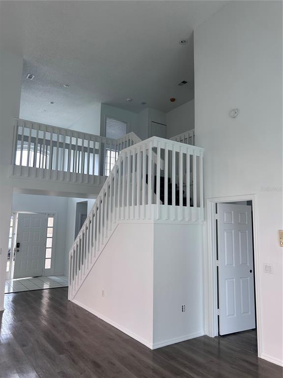 Building Photo - 2608 Spring Hill Dr