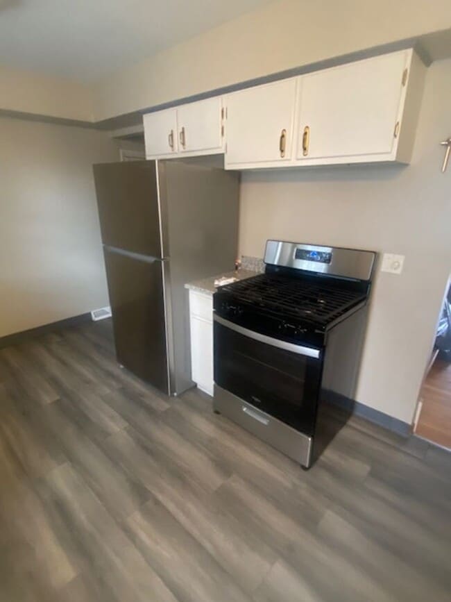 Building Photo - Amazing 4 bedroom Capecod