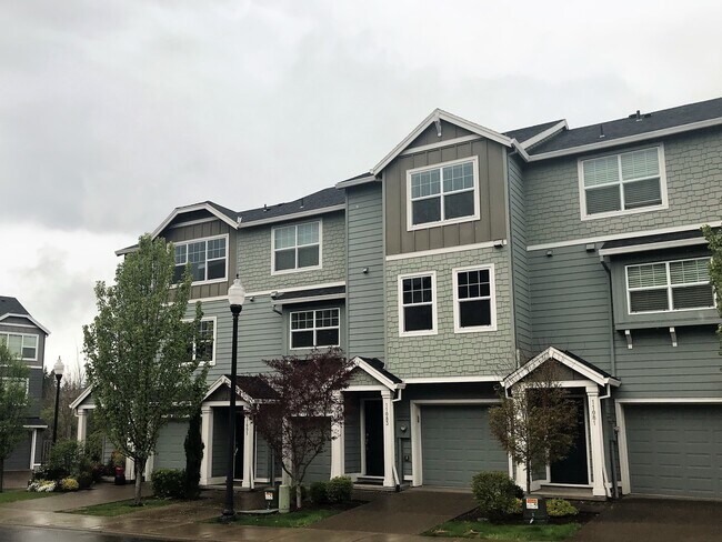 Foto del edificio - Beautiful Townhome Near Murray Hill & Wash...