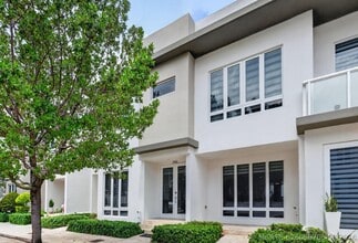 Building Photo - 6461 NW 103rd Psge
