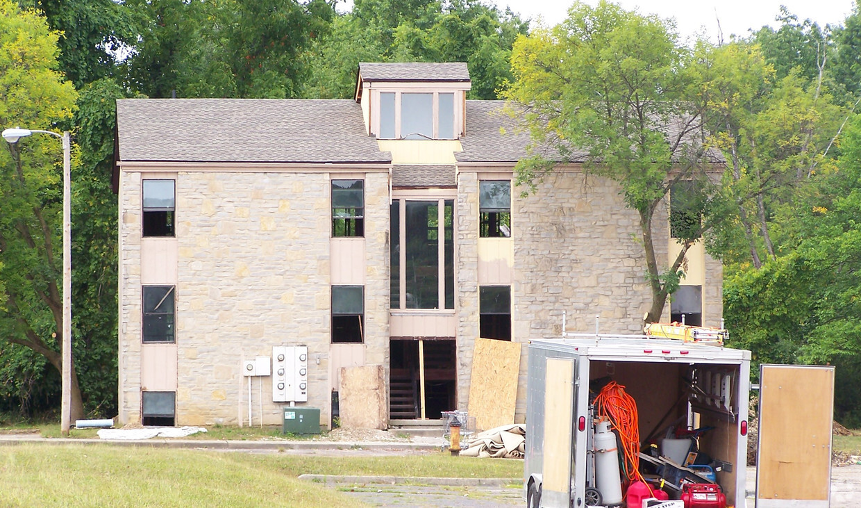 Building Photo - Stonecreek Apartments