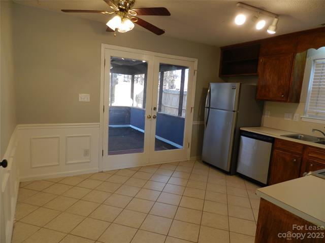 Building Photo - 5906 White Cliffs Dr