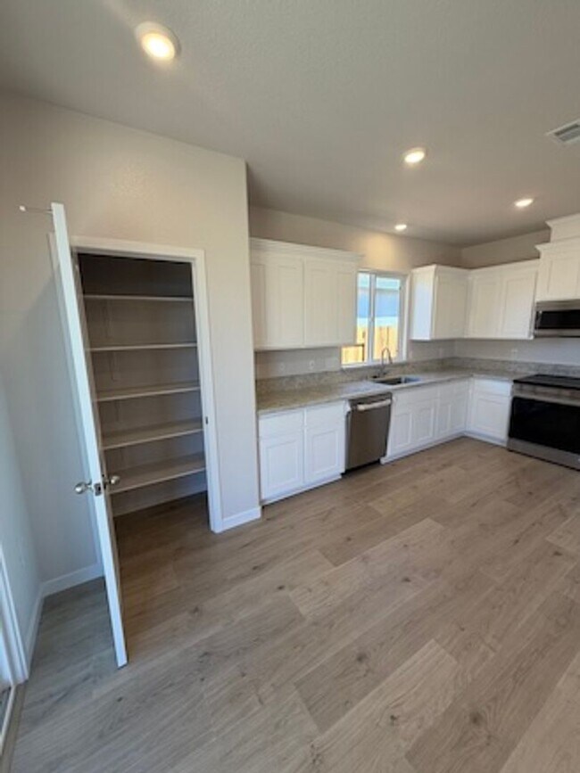 Foto del edificio - Brand New Single Story Solar All Electric Home in Roseville