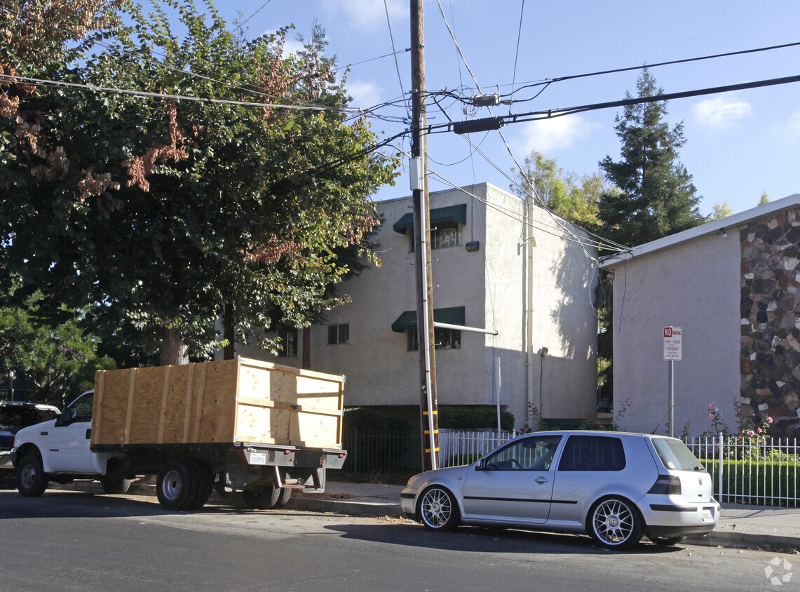 Building Photo - 1030 S 12th St