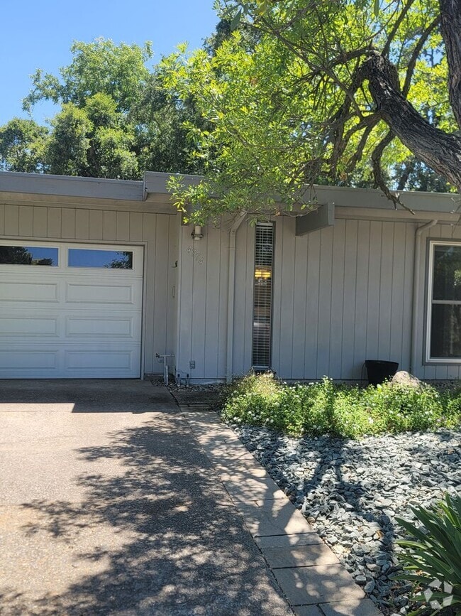 Building Photo - 4774 River College Dr