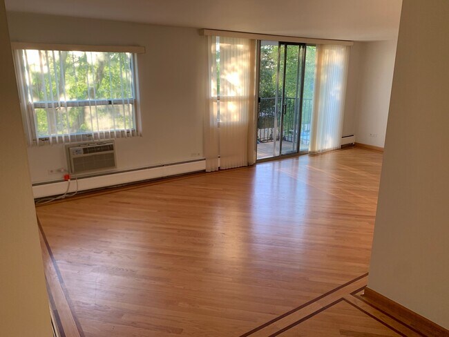 Building Photo - 9009 Golf Rd