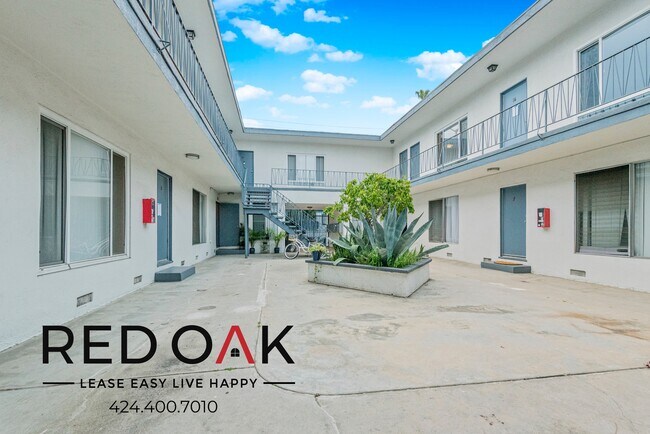 Building Photo - ~Newly Refinished~ Inviting One Bedroom on...