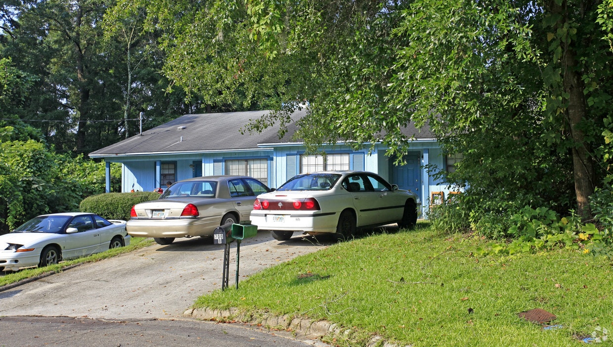 Building Photo - 700 Pointe Ct