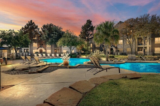 Building Photo - Lake Pointe Apts