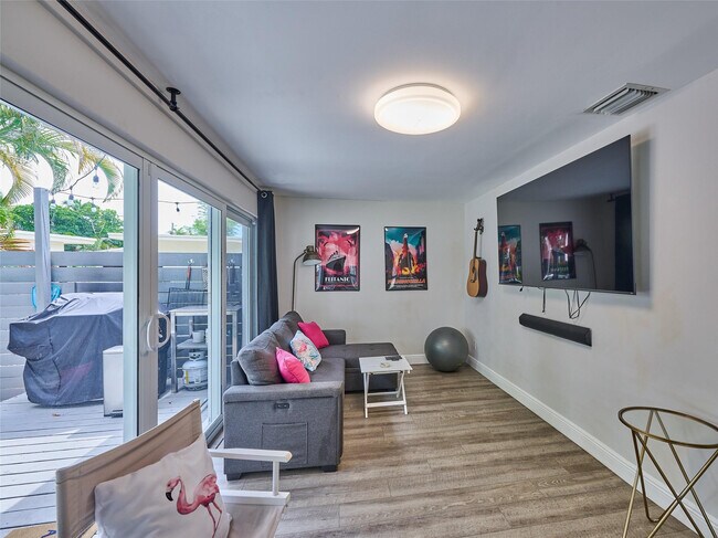 Foto del edificio - 801 NE 15th St