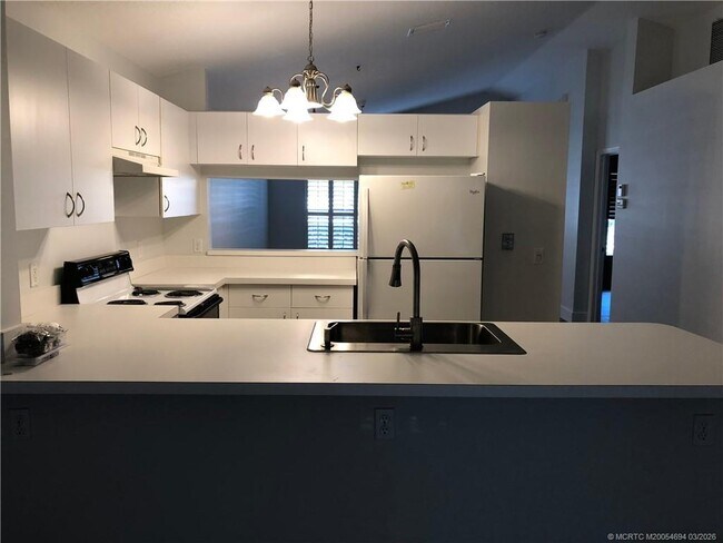 Foto del edificio - 629 NW San Remo Cir