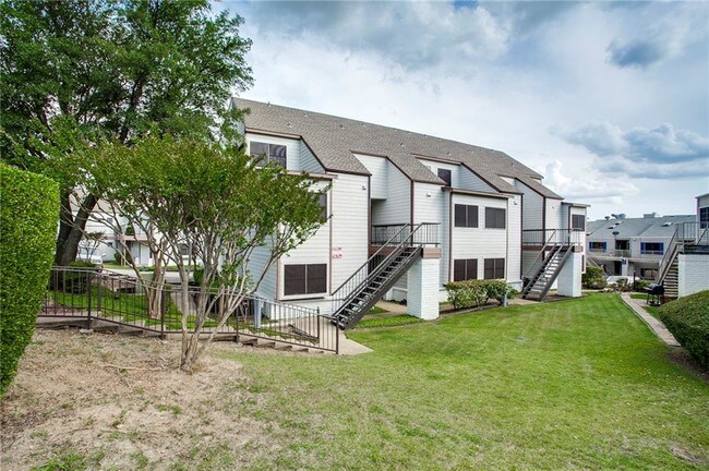 Building Photo - 438 Yacht Club Dr