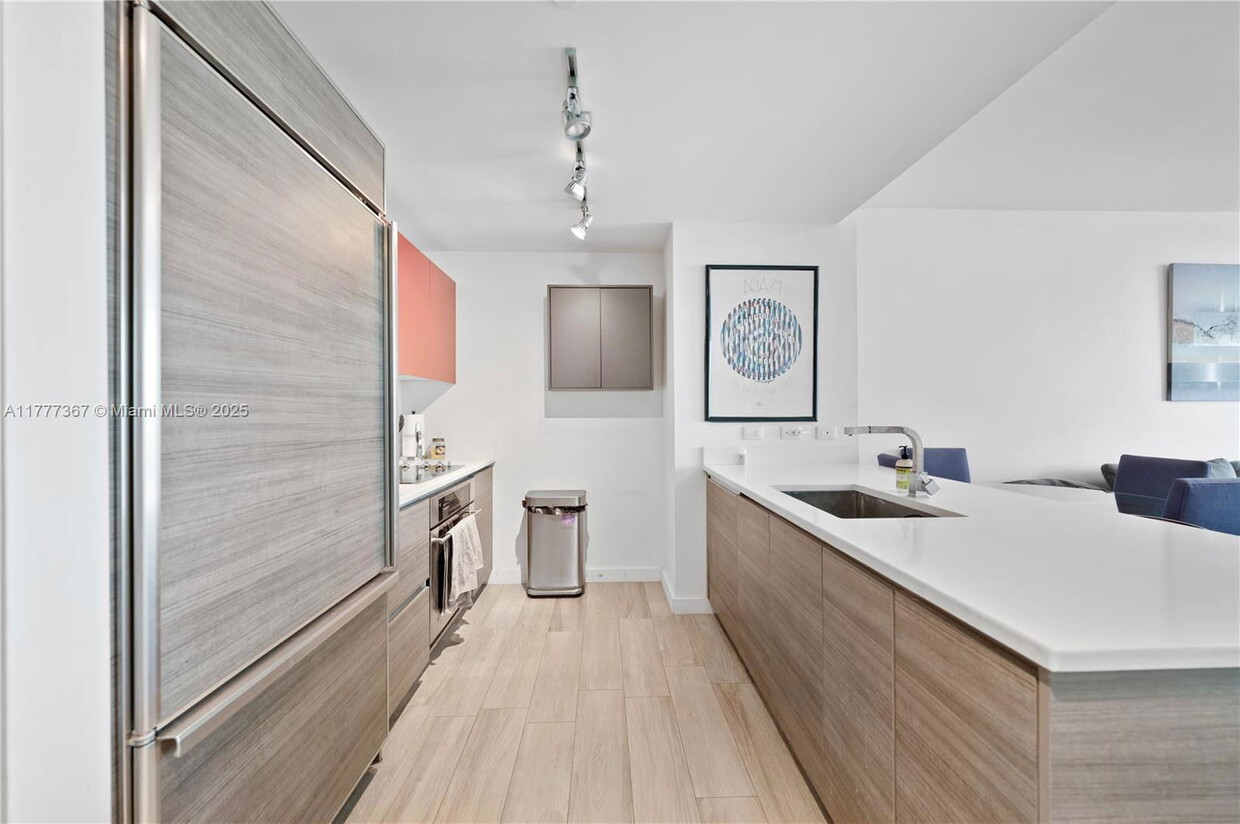 Foto principal - 1100S S Miami Ave