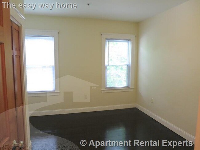 Building Photo - 6 Giles Park