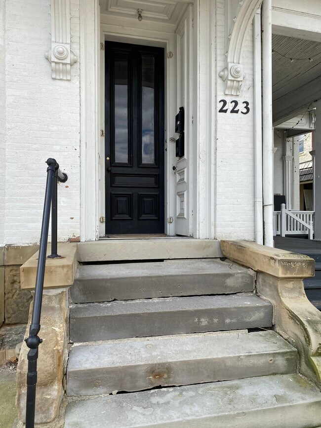 Foto del edificio - 223 E Main St