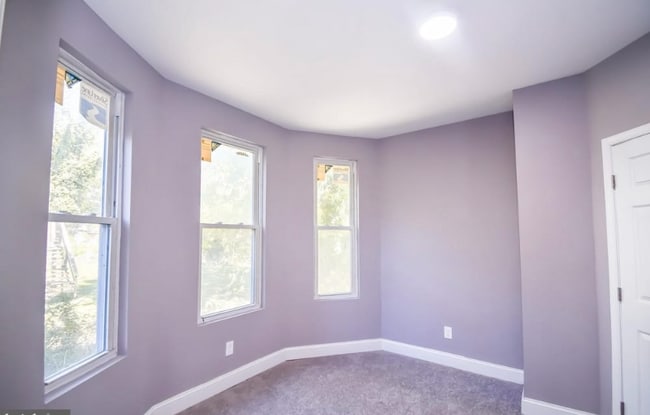 Building Photo - 449 S Augusta Ave