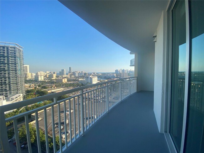 Building Photo - 1755 E Hallandale Beach Blvd