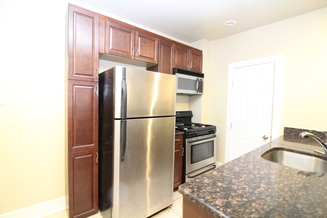 Building Photo - 408 Sigel St