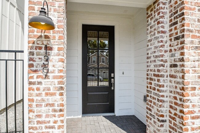 Building Photo - 139 Eastwood St