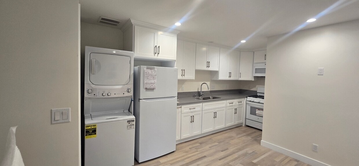 Kitchen - 1222 W Martin Luther King Jr Blvd