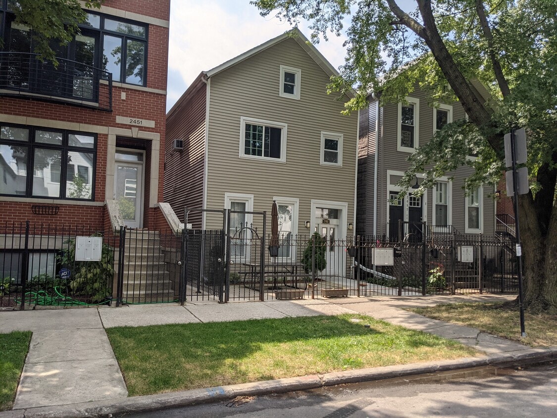 front of building - 2455 W Cortland St (Chicago, IL)