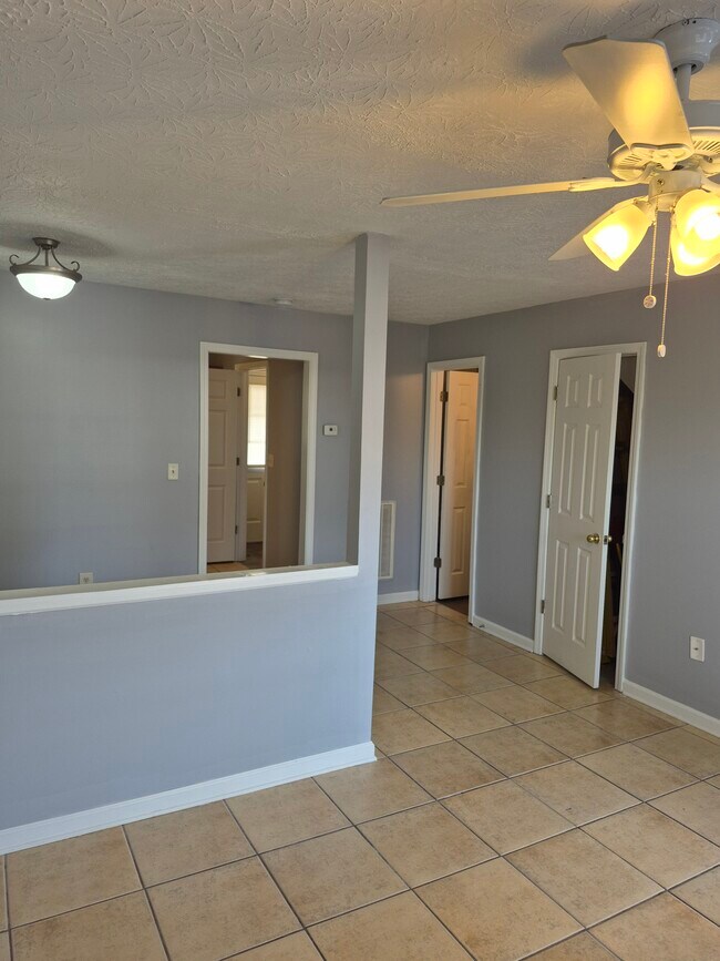 Foto del edificio - 79 Point Place Dr