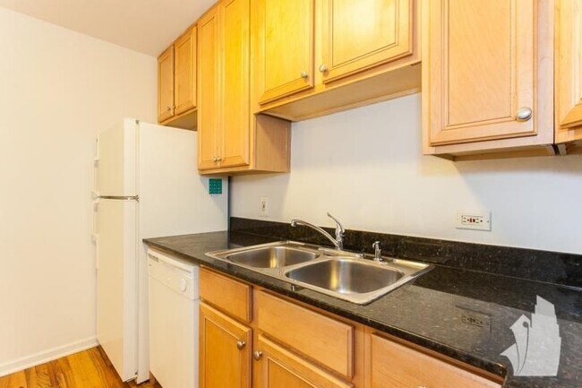 Foto del edificio - 4600 N Clarendon Ave