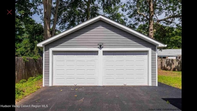 Building Photo - 33 Mary Ave