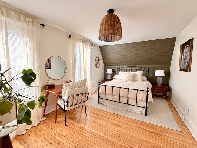 Foto del edificio - 175 W Hazeltine Ave