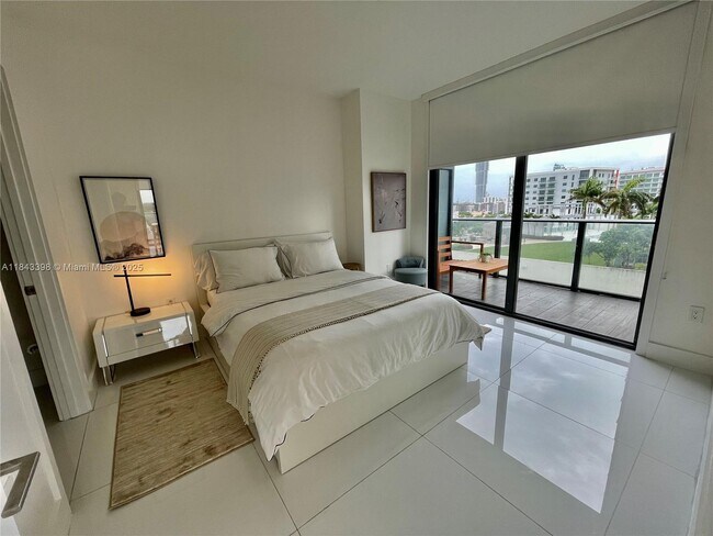 Foto del edificio - 121 NE 34th St