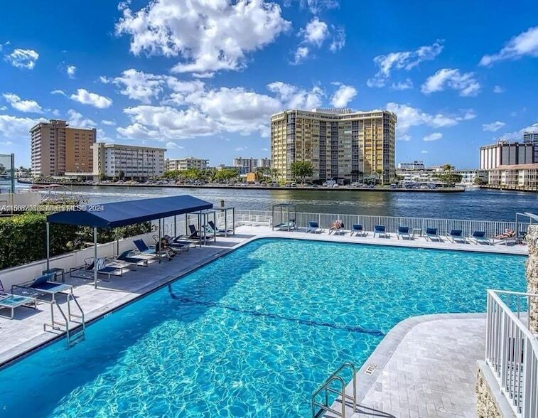 Foto principal - 1849 S Ocean Dr