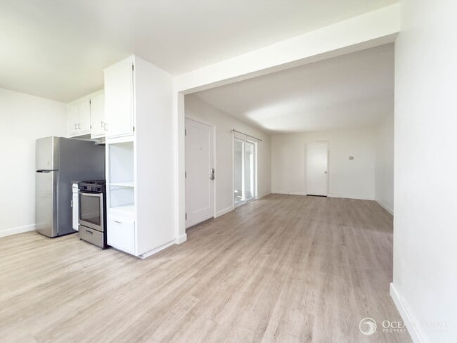 Building Photo - 1 Bedroom Apartment for Rent in Midtown Ve...