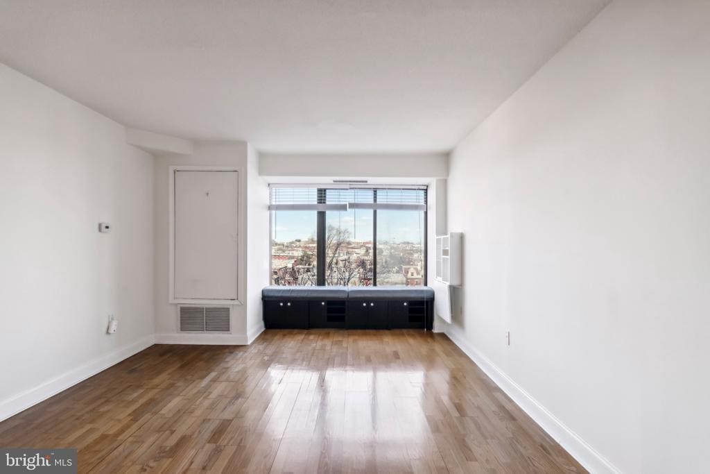 Primary Photo - 2001 Hamilton St