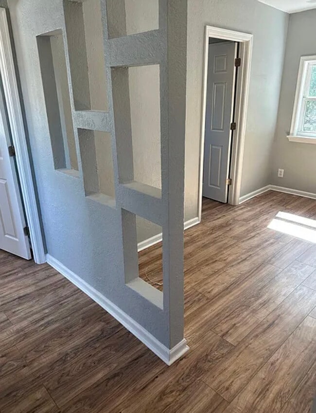 Building Photo - Hedgerow Apartment - Utilities Included