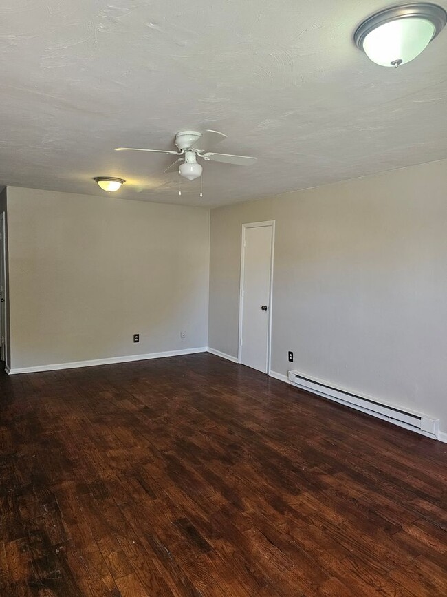 Building Photo - 410 Pendleton St