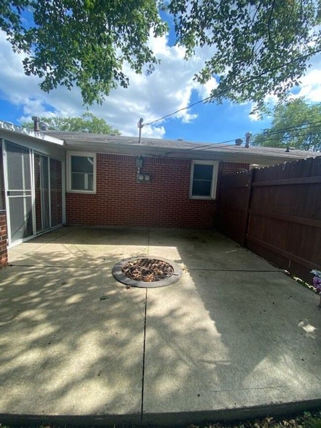 Building Photo - 714 Mellen Dr