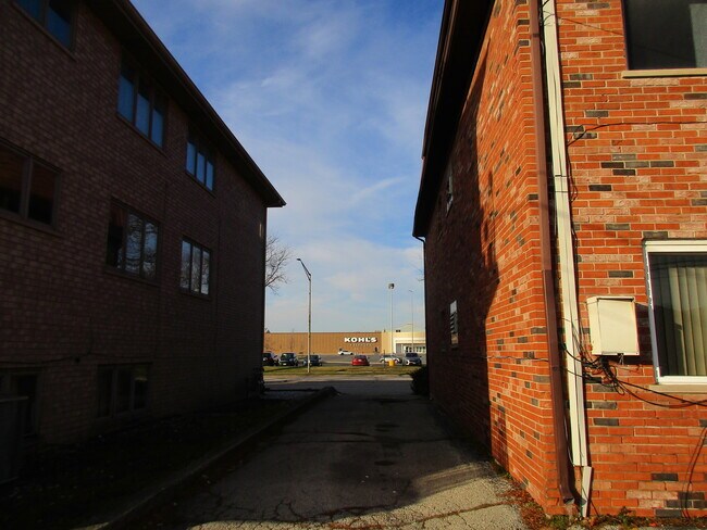 Building Photo - 9729 S Ridgeland Ave