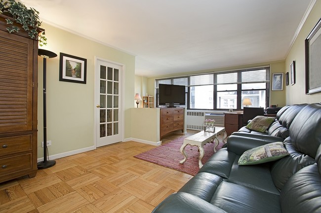 Building Photo - 235 E 57th St