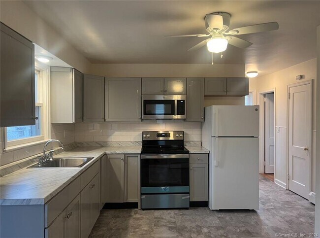 Building Photo - 36 Henry Ave