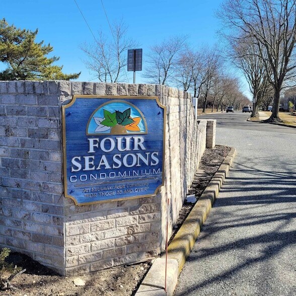 Foto del edificio - 4310 Dolphin Ave