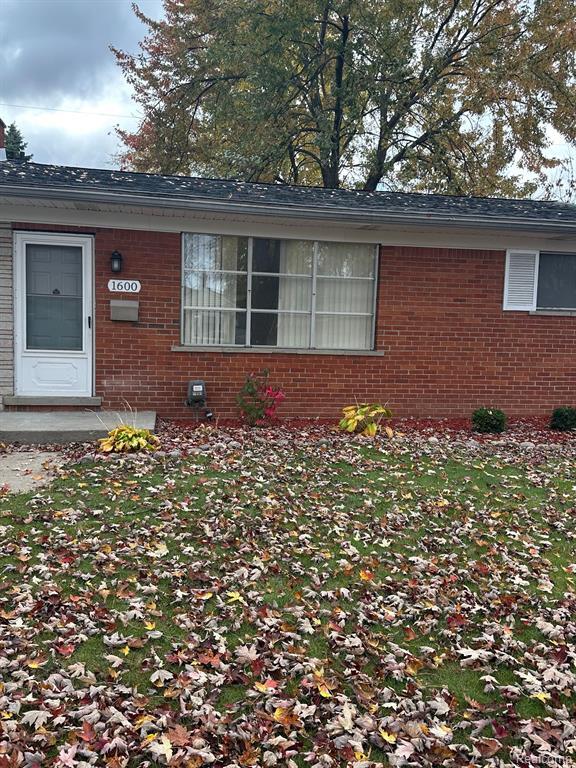 Building Photo - 1600 Nottingham Dr