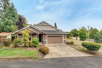 Building Photo - 376 Forest Pl