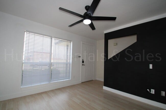 Building Photo - Experience Modern Living