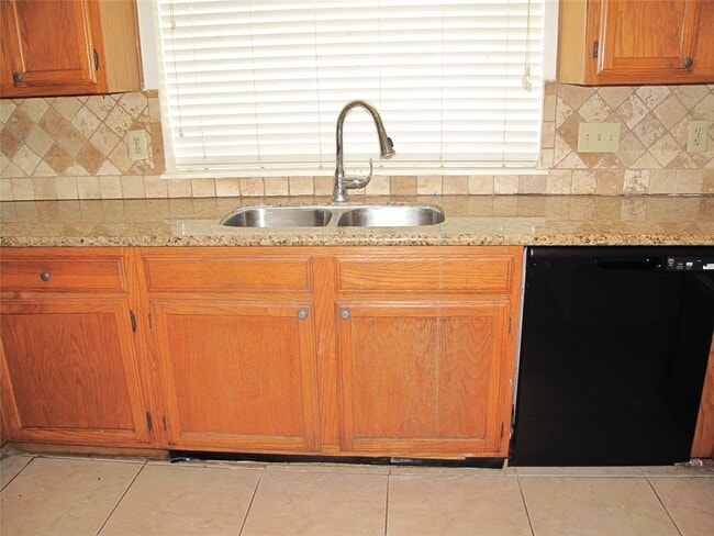 Foto del edificio - 2526 Doverglen Dr